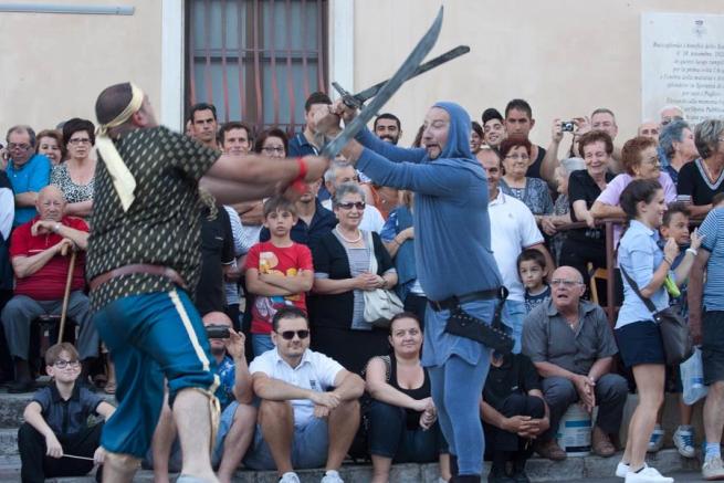   FOTO  -  Puglia: a Fasano si cacciano i Saraceni Fine settimana con la festa barocca della Scamiciata C_2_fotogallery_1021722__ImageGallery__imageGalleryItem_6_image