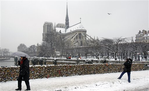 Risultati immagini per parigi sotto la neve foto